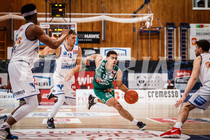 Basketball, bet-at-home Basketball Superliga 2021/22, Playoffs, Viertelfinale Spiel 1, Oberwart Gunners, Kapfenberg Bulls, Derryck Thornton (13)