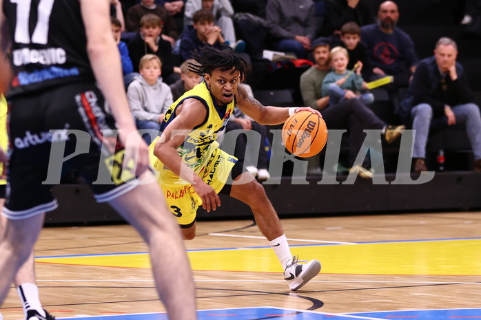 23.04.2024, Graz, Raiffeisen Sportpark Graz, Basketball Superliga 2023/24, Playoffs, Viertelfinale, Spiel 2, UBSC Raiffeisen Graz - Raiffeisen Flyers Wels 