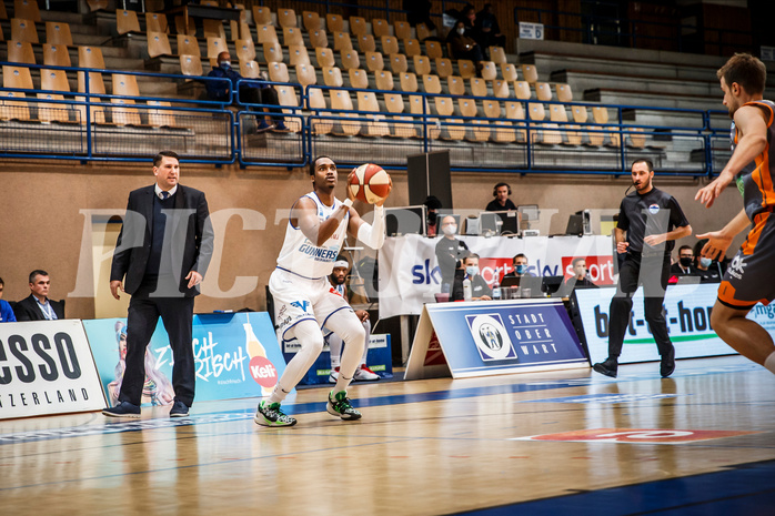 Basketball, bet-at-home Basketball Superliga 2020/21, Grunddurchgang, 8. Runde, Oberwart Gunners, Klosterneuburg Dukes, Freddie McSwain Jr. (11)