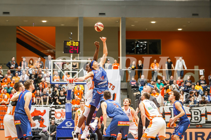 Basketball, Basketball Austria Cup 2019/20, Finale, Kapfenberg Bulls, Klosterneuburg Dukes, Jumpball