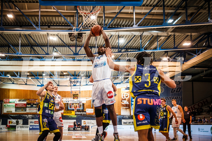 Basketball, bet-at-home Basketball Superliga 2021/22, Grunddurchgang Runde 12, Oberwart Gunners, UBSC Graz, Emondre Rickman (14)