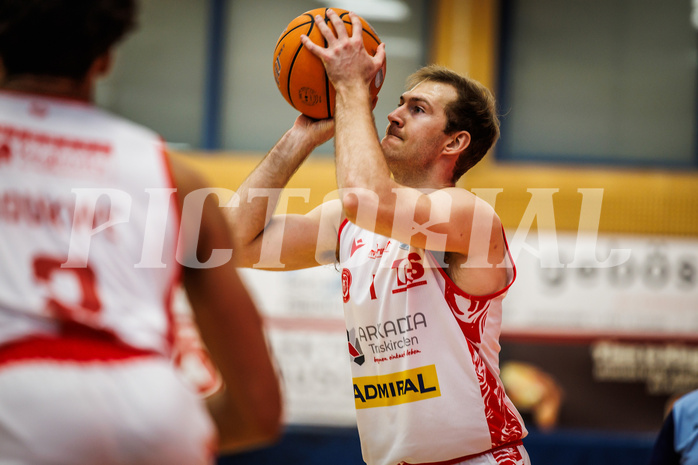 Basketball, win2day Basketball Superliga 2024/25, Platzierungsrunde 9. Runde, Traiskirchen Lions, Gmunden Swans, Ryan Moffat (4)