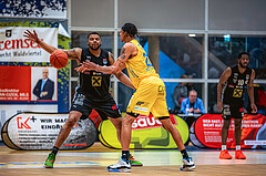 Basketball, Win2Day Superliga 2022/23, Viertelfinale Spiel 4, SKN St. Pölten Basketball, Raiffeisen Flyers Wels, Donovan Smith (1), Christopher Ferguson (20)