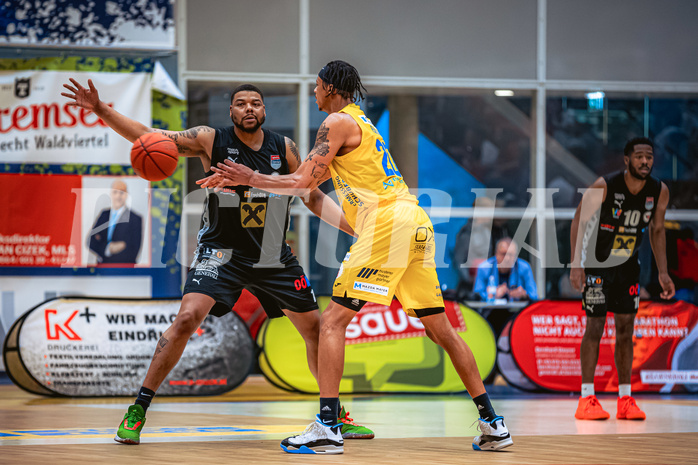 Basketball, Win2Day Superliga 2022/23, Viertelfinale Spiel 4, SKN St. Pölten Basketball, Raiffeisen Flyers Wels, Donovan Smith (1), Christopher Ferguson (20) Basketball, Win2Day Superliga 2022/23, Viertelfinale Spiel 4, SKN St. Pölten Basketball, Raiffeisen Flyers Wels, Donovan Smith (1), Christopher Ferguson (20)