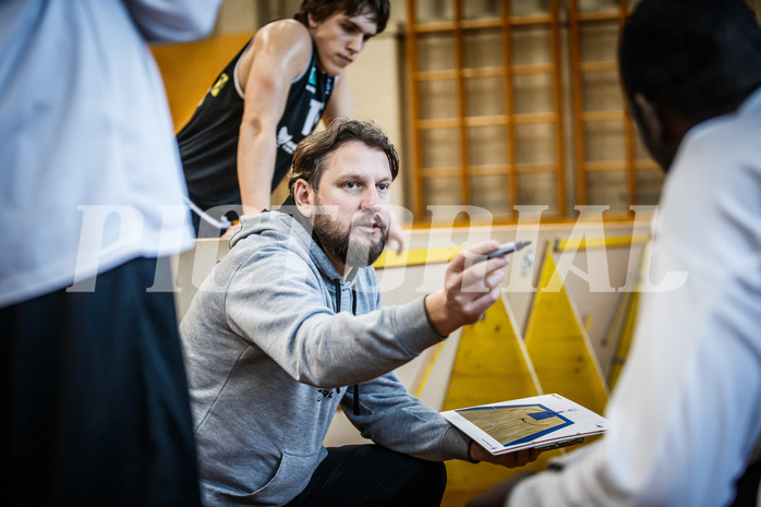 Basketball, Basketball Zweite Liga, Grunddurchgang 7.Runde, Mattersburg Rocks, Raiders Tirol, A. Medinov (Head Coach)