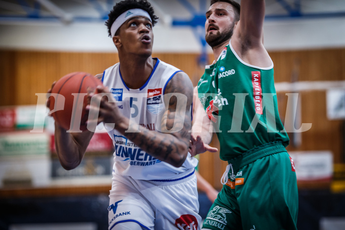 Basketball, bet-at-home Basketball Superliga 2021/22, Playoffs, Viertelfinale Spiel 3, Oberwart Gunners, Kapfenberg Bulls, Rob Howard (5)