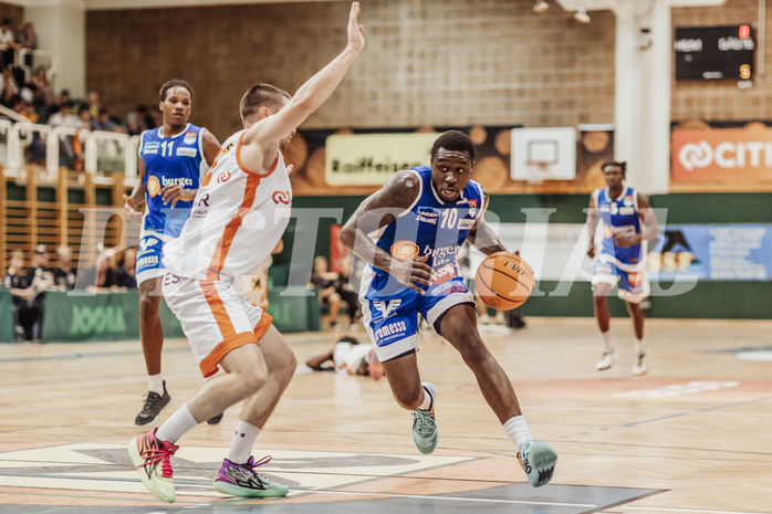 Basketball, Basketball Superliga 2023/24, Grundduchgang 2.Runde, Fürstenfeld Panthers, Oberwart Gunners, Nikica Nikolic (11), Trevion Lamar (10)