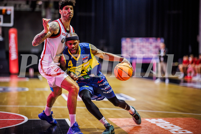 Basketball, Win2Day Superliga 2024/25, Grunddurchgang 2.Runde, BC Vienna, UBSC Graz, Ivan Siriscevic (17), Jeremy Smith (4)