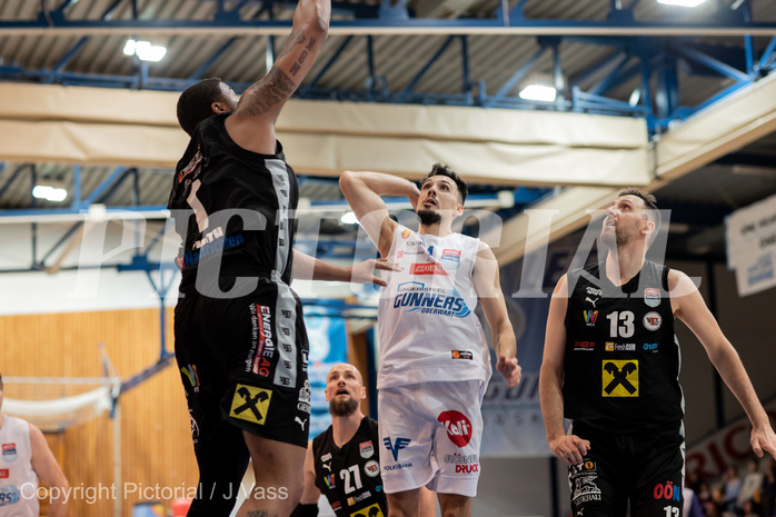Basketball, win2day Basketball Superliga 2022/23, Grunddurchgang Runde 17, Oberwart Gunners, Flyers Wels, Christian von Fintel (27), Derek Hanes (14), Arvydas Gydra (13)