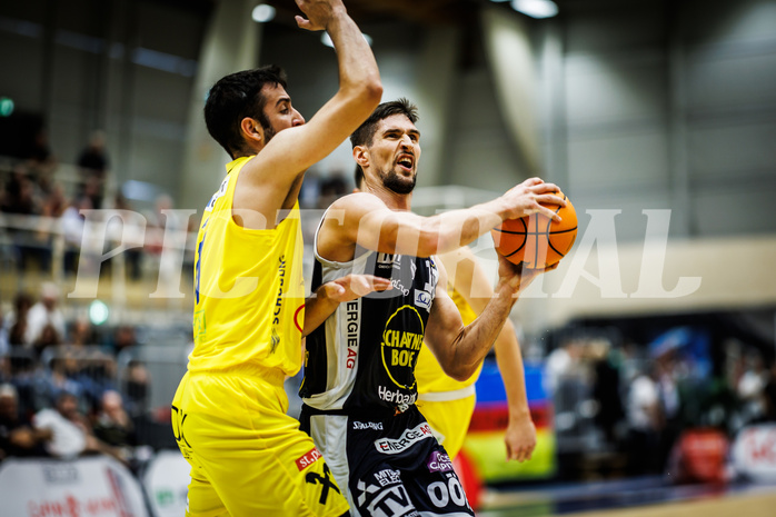 Basketball, Win2Day Superliga 2023/24, Grunddurchgang 4.Runde, SKN St. Pölten, Gmunden Swans, Toni Blazan (10)