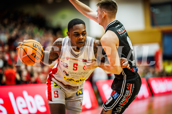 Basketball, Basketball Austria CUP 2023/24, Finale, Traiskirchen Lions, Flyers Wels, Davon Clare (5)