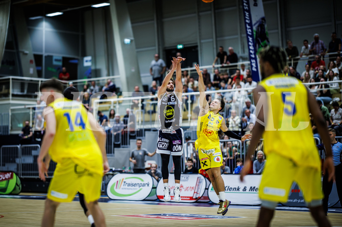 Basketball, Win2Day Superliga 2023/24, Grunddurchgang 4.Runde, SKN St. Pölten, Gmunden Swans, Daniel Friedrich (6)