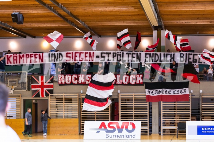 Basketball, 2.Bundesliga, Playoff Semifinale Spiel 2, Mattersburg Rocks, UBC St.Pölten, Rocks Block Choreografie