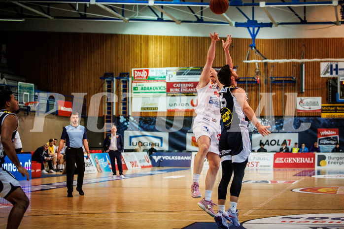 Basketball, Basketball Austria Cup 2022/23, Halbfinale 1, Oberwart Gunners, Gmunden Swans, Sebastian Käferle (7)