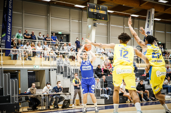 Basketball, bet-at-home Basketball Superliga 2021/22, Platzierungsrunde 9.Runde, SKN St. Pölten Basketball, Oberwart Gunners, Renato Poljak (16)