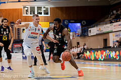 Basketball, win2day Basketball Superliga 2022/23, Grunddurchgang Runde 17, Oberwart Gunners, Flyers Wels, Edi Patekar (9), Austen Awosika (10)