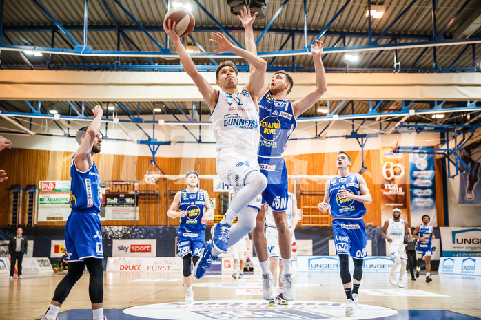 Basketball, bet-at-home Basketball Superliga 2020/21, Grunddurchgang, 14. Runde, Oberwart Gunners, Gmunden Swans, Jonathan Knessl (12)