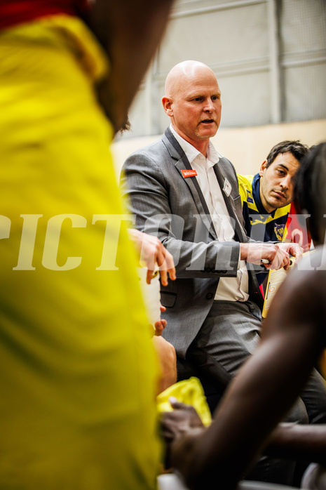 Basketball, Win2Day Superliga 2023/24, Grunddurchgang 16.Runde, SKN St. Pölten, Flyers Wels, Mike Coffin (Head Coach)