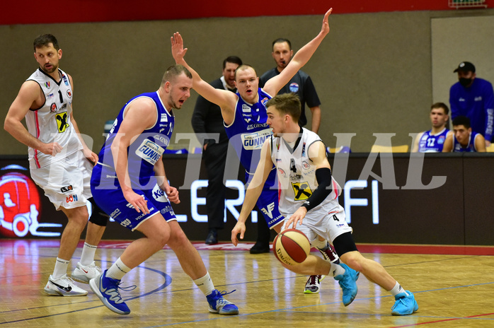 Basketball Superliga 2020/21, Grunddurchgang 13. Runde Flyers Wels vs. Oberwart, Renato Poljak (16), Sebastian Käferle (7), Jan Raszdevsek (4),