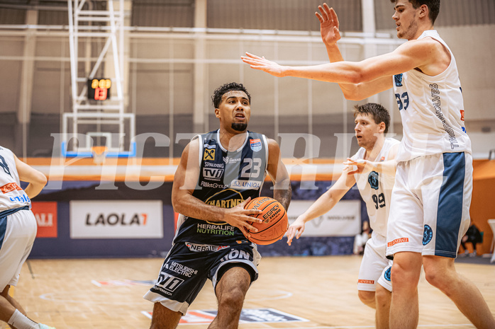 Basketball, Win2Day Superliga 2022/23, Grunddurchgang 8.Runde, Vienna Timberwolves, Gmunden Swans, Dwayne Lautier-Ogunleye (23)