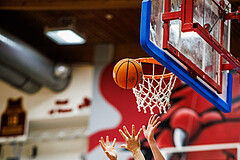 Basketball, Win2Day Superliga 2024/25, Playoffs, Halbfinale Spiel 2, Traiskirchen Lions, Oberwart Gunners, Noah Oguamalam (20)