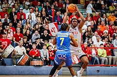 Basketball, win2day Basketball Superliga 2023/24, Viertelfinale Spiel 1, Traiskirchen Lions, SKN St.Pölten, Demarcus Demonia (4)