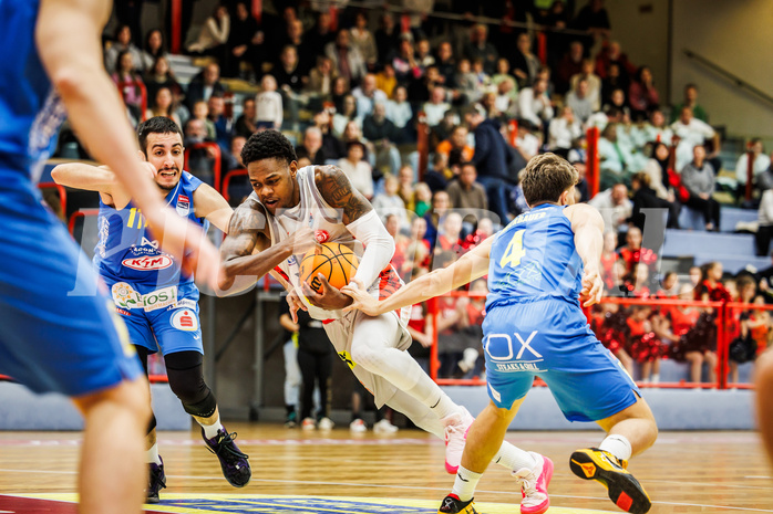 Basketball, Basketball Austria Cup 2023/24, Viertelfinale, Traiskirchen Lions, SKN St. Pölten, Davon Clare (5)