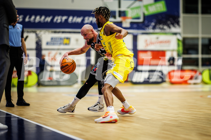 Basketball, Win2Day Superliga 2023/24, Grunddurchgang 16.Runde, SKN St. Pölten, Flyers Wels, Christian Von Fintel (27), Ajiroghene Ogemuno-Johnson (10)