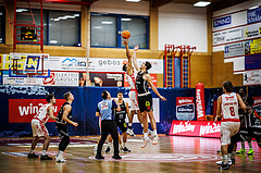 Basketball, Win2Day Superliga 2024/25, Grunddurchgang 15.Runde, Traiskirchen Lions, Fuerstenfeld Panthers, Obinna Anthony Ndukwe (2), Mario Spaleta (17)