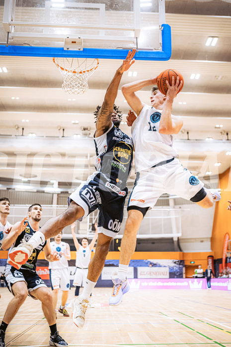 Basketball, Basketball Austria Cup 2022/23, Viertelfinale, Vienna Timberwolves, Gmunden Swans, Urald King (20), Jakob Lohr (12)