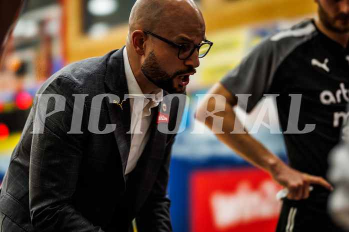 Basketball, win2day Basketball Superliga 2023/24, Grunddurchgang 21.Runde, Traiskirchen Lions, Flyers Wels, Sebastian Waser (Head Coach)