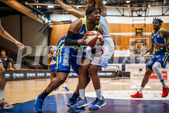 Basketball, bet-at-home Basketball Superliga 2020/21, Grunddurchgang, 12. Runde, Oberwart Gunners, UBSC Graz, Kendall Pollard (25) Basketball, bet-at-home Basketball Superliga 2020/21, Grunddurchgang, 12. Runde, Oberwart Gunners, UBSC Graz, Kendall Pollard (25)