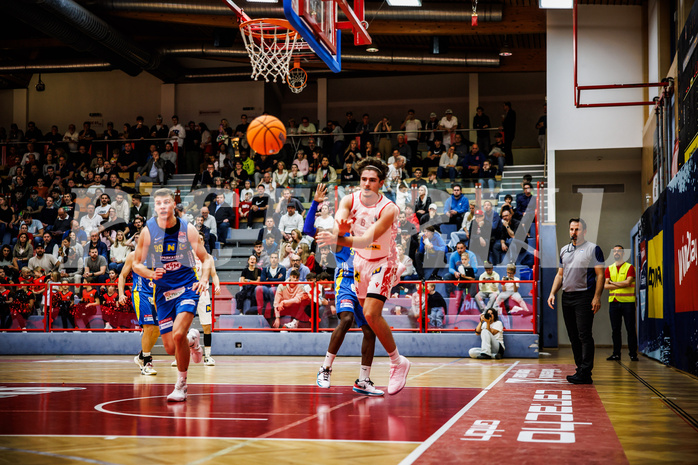 Basketball, Win2Day Superliga 2024/25, Grunddurchgang 4.Runde, Traiskirchen Lions, St. Pölten, Aleksej Kostic (6)