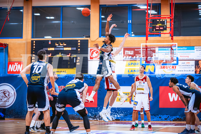 Basketball, Win2Day Superliga 2022/23, Grunddurchgang 18.Runde, Arkadia Traiskirchen Lions, OCS Swans Gmunden, Urald King (20)