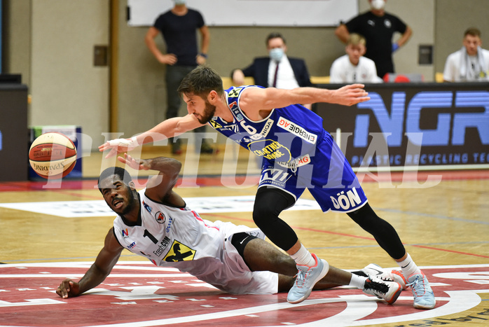 Basketball Superliga 2020/21, Grunddurchgang 6.Runde Flyers Wels vs. Swans Gmunden, Austen Awosika (1),Daniel Friedrich (6),

