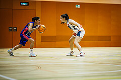 Basketball, Win2Day Basketball Damen Superliga 2023/24, Grunddurchgang 4.Runde, Vienna Timberwolves, UBSC-DBBC Graz, Simona Kuzma (4), Magdalena Schmidt (4)