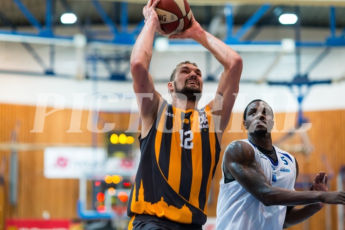 Basketball, ABL 2016/17, Grunddurchgang 2.Runde, Oberwart Gunners, Klosterneuburg Dukes, Christoph Greimeister (12), Cedric Kuakumensah (5)