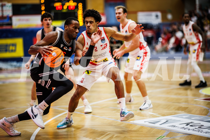 Basketball, Win2Day Superliga 2024/25, Grunddurchgang 15.Runde, Traiskirchen Lions, Fuerstenfeld Panthers, Juan Esteves-Garcia Coffi (16)