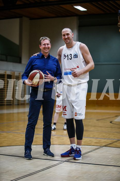 Basketball, Basketball Zweite Liga, Grunddurchgang 10.Runde, Mattersburg Rocks, Raiders Tirol, Corey HALLETT (13)