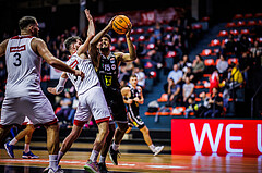 Basketball, Win2Day Superliga 2023/24, Grunddurchgang 4.Runde, BC Vienna, Flyers Wels, Davor Konjevic (31), Starlin Inoa Gil (15)