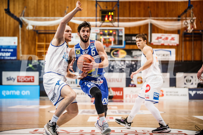 Basketball, bet-at-home Basketball Superliga 2021/22, Grunddurchgang Runde 8, Oberwart Gunners, Gmunden Swans, Daniel Friedrich (6)