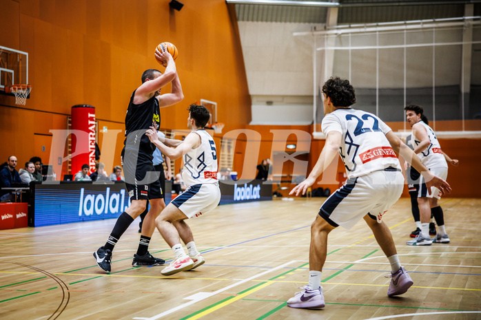 Basketball, Basketball Zweite Liga 2024/25, Grunddurchgang 11.Runde, Vienna Timberwolves, Mattersburg Rocks, Corey Hallett (13), Jakob Konzet (5)
