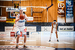 Basketball, bet-at-home Basketball Superliga 2021/22, Grunddurchgang Runde 14, Oberwart Gunners, Vienna D.C. Timberwolves, Sebastian Käferle (7)