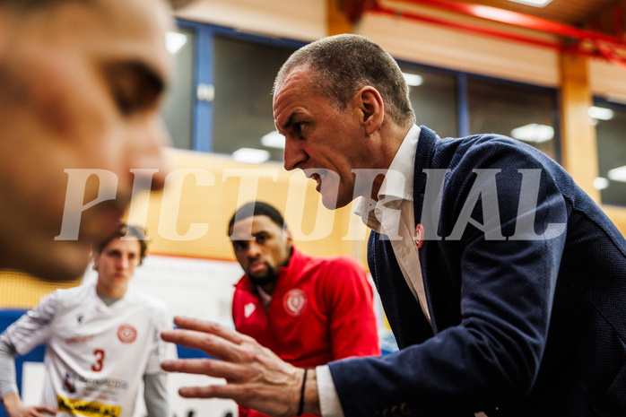 Basketball, win2day Basketball Superliga 2023/24, Grunddurchgang 17.Runde, Traiskirchen Lions, Gmunden Swans, Radomir Mijanovic (Head Coach)