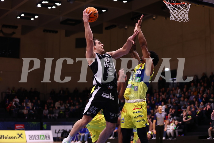 04.02.2024, Graz, Raiffeisen Sportpark Graz, Basketball Superliga 2023/24, Grunddurchgang, Runde 20, UBSC Raiffeisen Graz - OCS Capital Bulls 