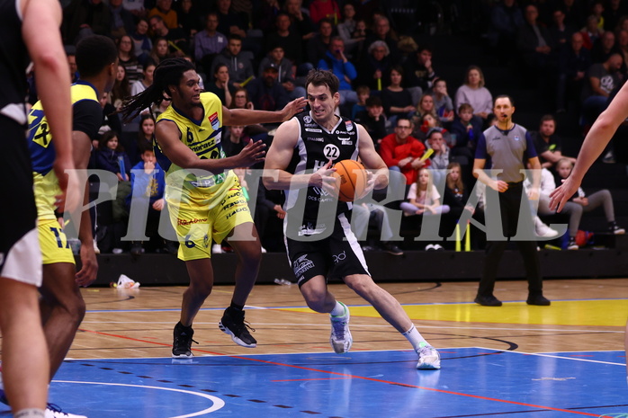 04.02.2024, Graz, Raiffeisen Sportpark Graz, Basketball Superliga 2023/24, Grunddurchgang, Runde 20, UBSC Raiffeisen Graz - OCS Capital Bulls 