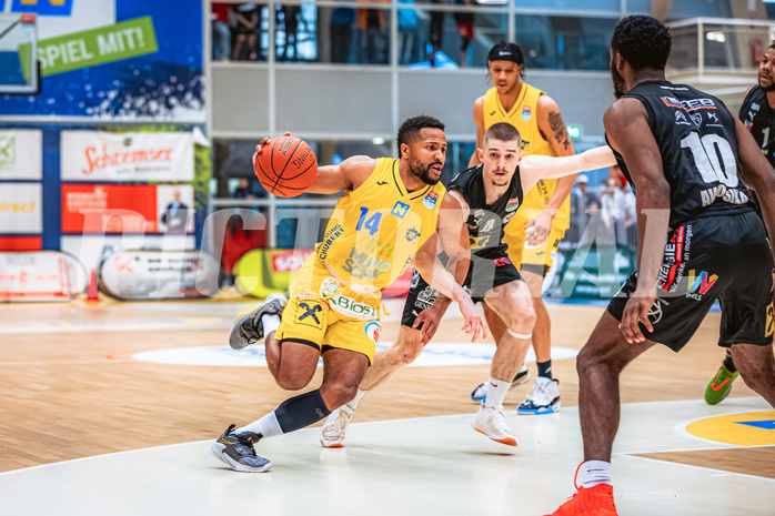 Basketball, Win2Day Superliga 2022/23, Viertelfinale Spiel 4, SKN St. Pölten Basketball, Raiffeisen Flyers Wels, Michael Holton Jr. (14) Basketball, Win2Day Superliga 2022/23, Viertelfinale Spiel 4, SKN St. Pölten Basketball, Raiffeisen Flyers Wels, Michael Holton Jr. (14)