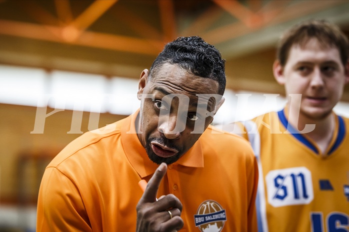 Basketball, 2.Bundesliga, PD Spiel 5, BBC Nord Dragonz, BBU Salzburg, Aaron Mitchell (Head Coach)