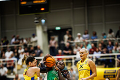 Basketball, Win2Day Basketball Damen Superliga 2023/24, Playoff, Finale Spiel 3, SKN St. Pölten, UBI Graz, Anna Kolyandrova (2), Janet Oriakhi (21), Inga Orekhova (13)