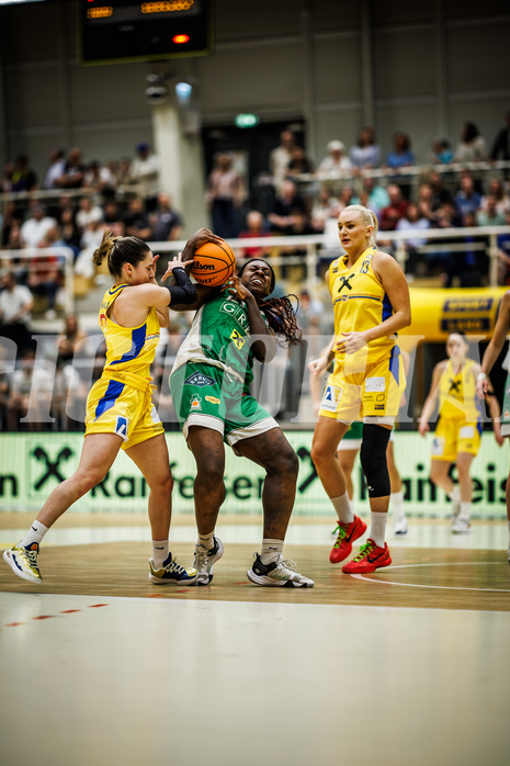 Basketball, Win2Day Basketball Damen Superliga 2023/24, Playoff, Finale Spiel 3, SKN St. Pölten, UBI Graz, Anna Kolyandrova (2), Janet Oriakhi (21), Inga Orekhova (13)